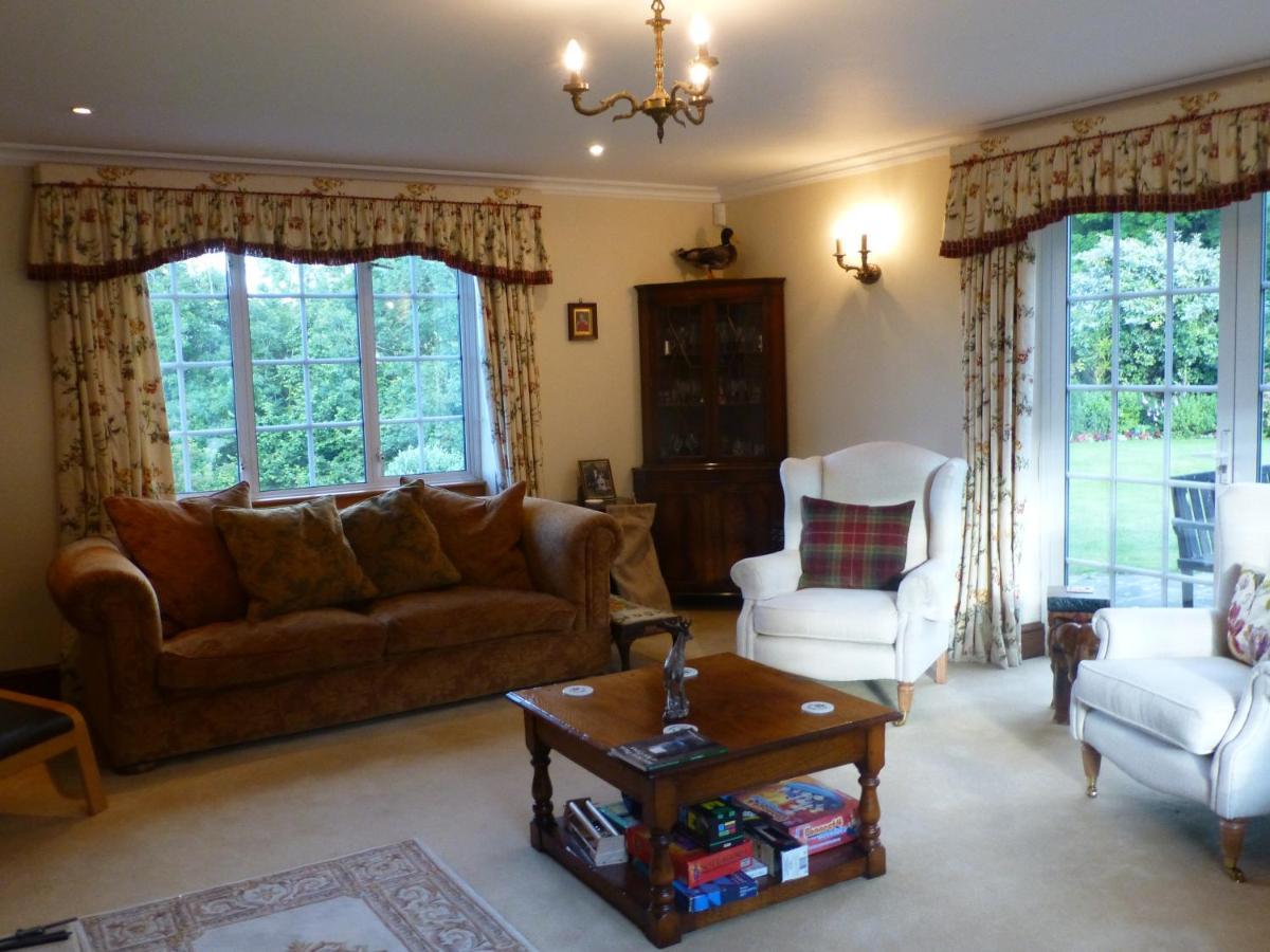 Whiteways Farmhouse Buckland Newton Exterior photo