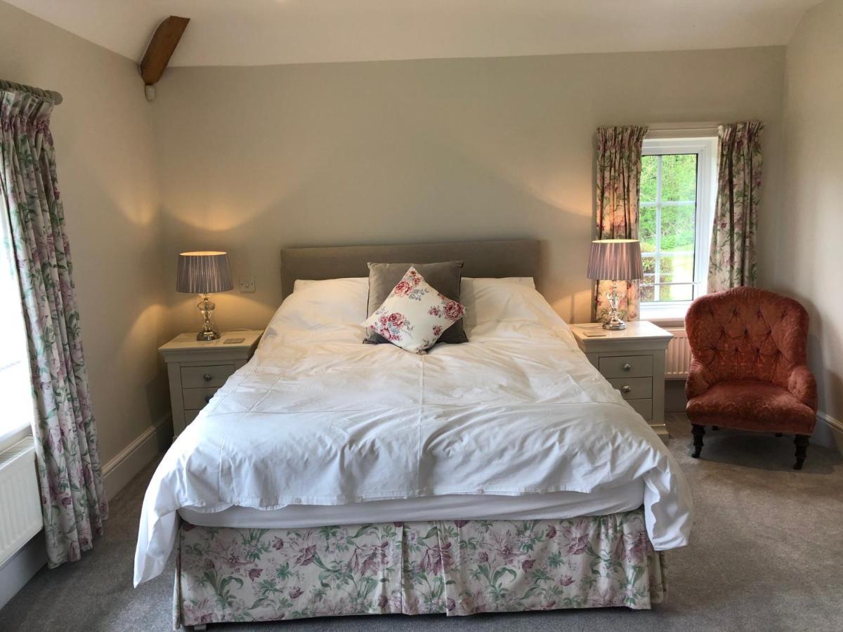 Whiteways Farmhouse Buckland Newton Exterior photo